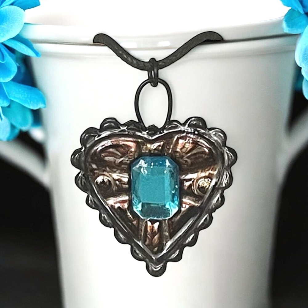 5 For $25💫Alternative 3-D Blue Jeweled Heart Pendant Necklace